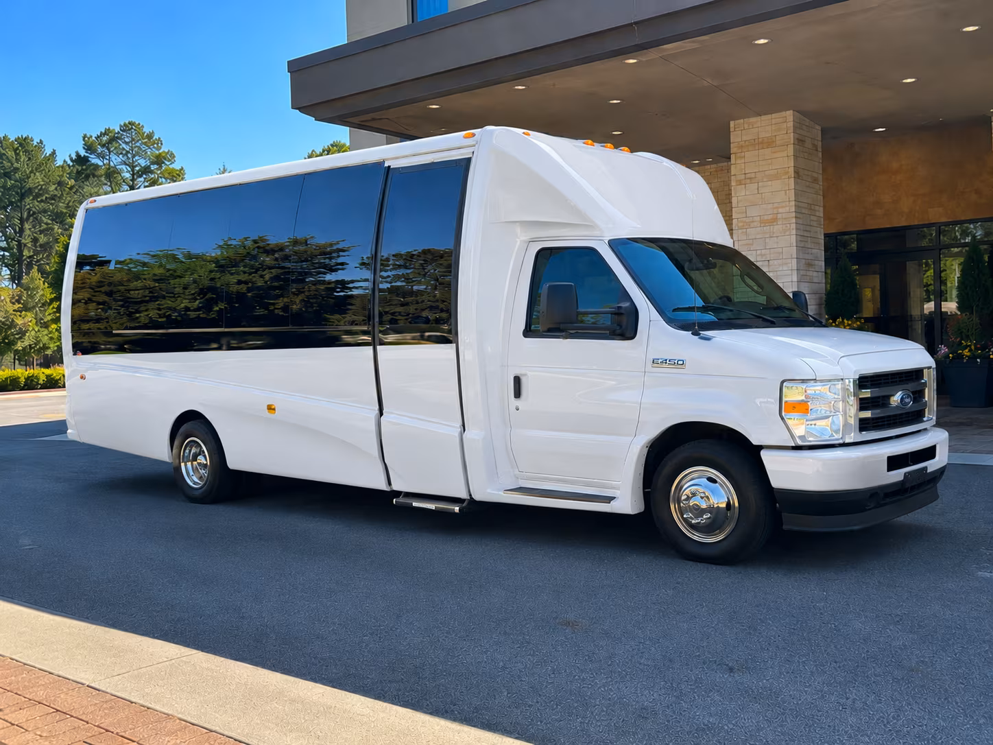 corporate airport transfer buses to piedmont triad international airport gso