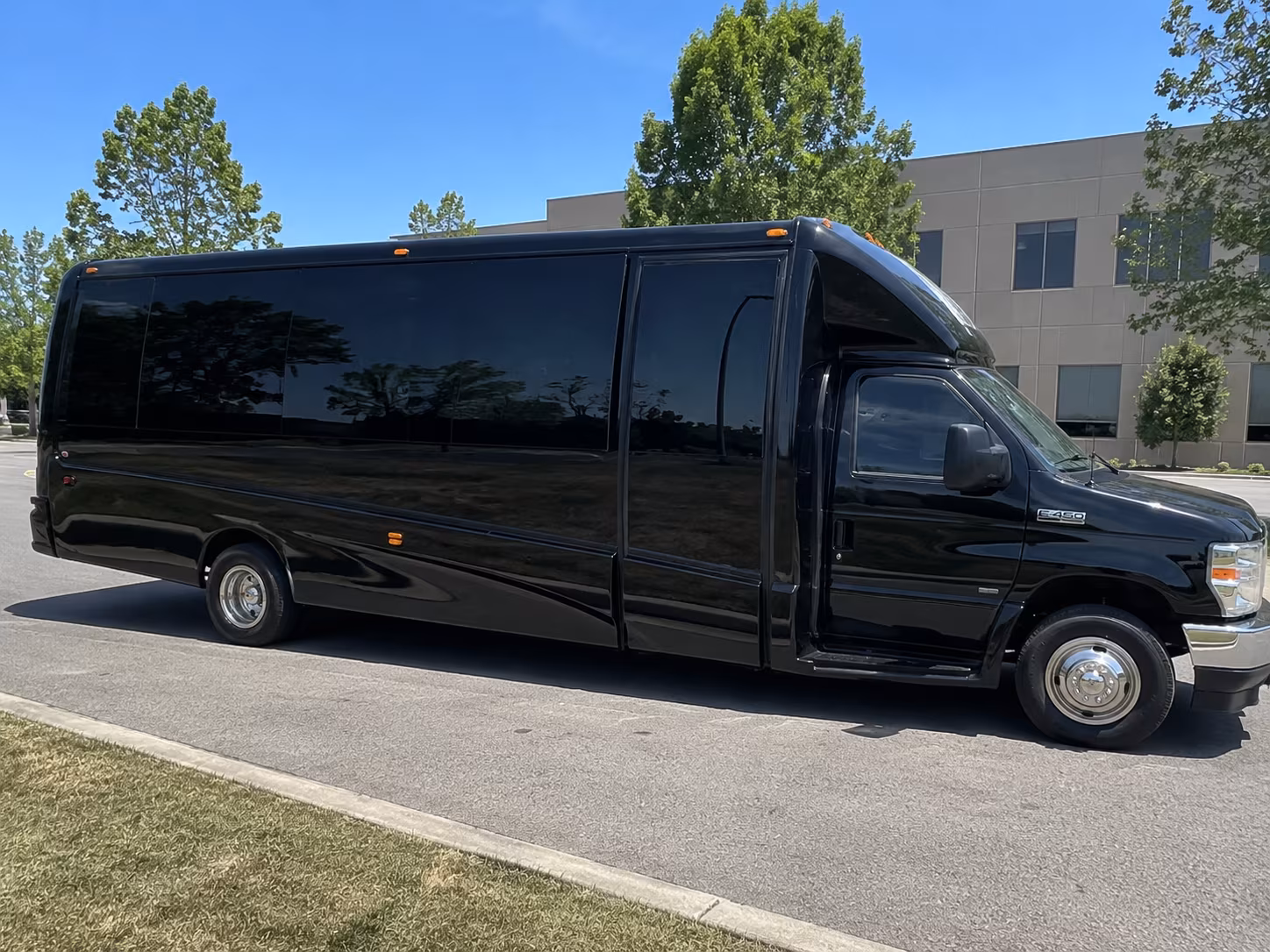 party buses to white oak amphitheatre and outdoor concert nights